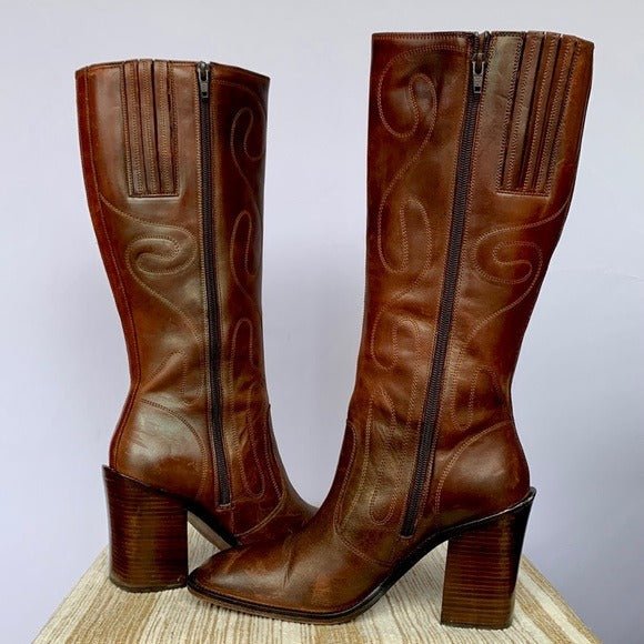 Frye Retro Swirl Stitching Tall Chunky High Heel Brown Leather Zippered Y2K Boots - Botablu
